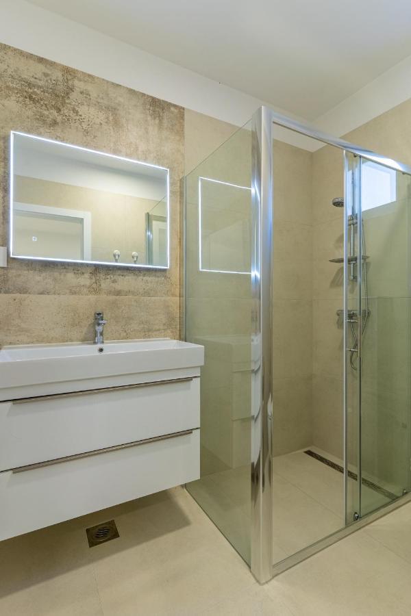 Apartman Vischetti Cres Esterno foto